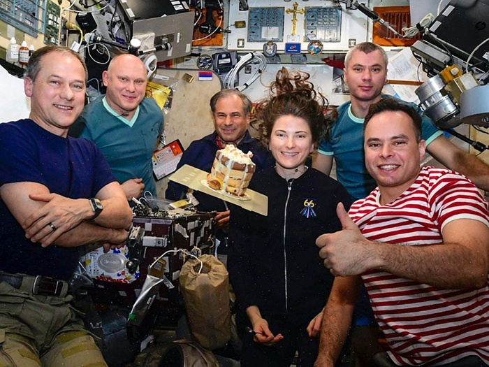 Космонавты вполне могут побаловать себя десертиком.
