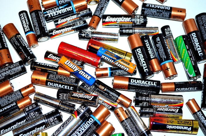 С приходом на рынок почти вечной батарейки обычные рискуют отправится на свалку истории. /Фото: naukamedia.ru
