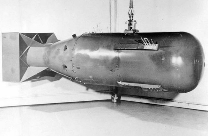 Ядерная бомба Малыш с пушечной схемой конструкции. /Фото: ziarulunirea.ro