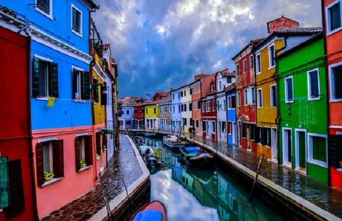 Красочный квартал в Венеции. /Фото: photo.99px.ru