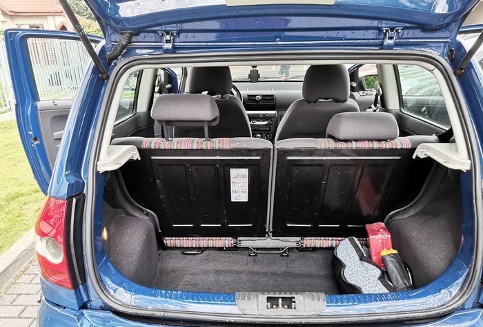 Задние сидения бразильских Volkswagen Fox были по-настоящему опасными. /Фото: sprzedajemy.pl