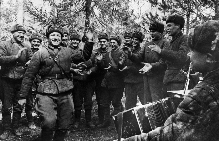 Музыка была отличной мотивацией для советских солдат. /Фото: tass.ru