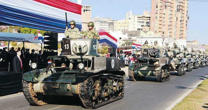 Те же самые танки на улицах Парагвая в XXI веке. /Фото: vpk.name