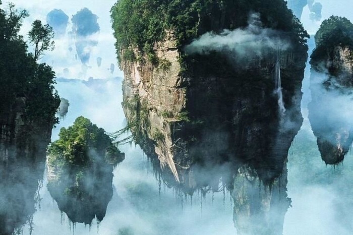 Летающими горами знаменитый фильм обязан китайским пейзажам. /Фото: joy-pup.com