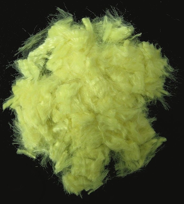 Так выглядит кевларовое волокно - его отличает характерный жёлтый оттенок. /Фото: wikipedia.org
