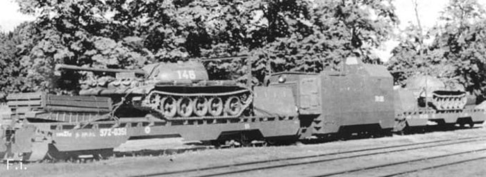 БТЛ-1 с танком на платформе.  /Фото: pikabu.ru 
