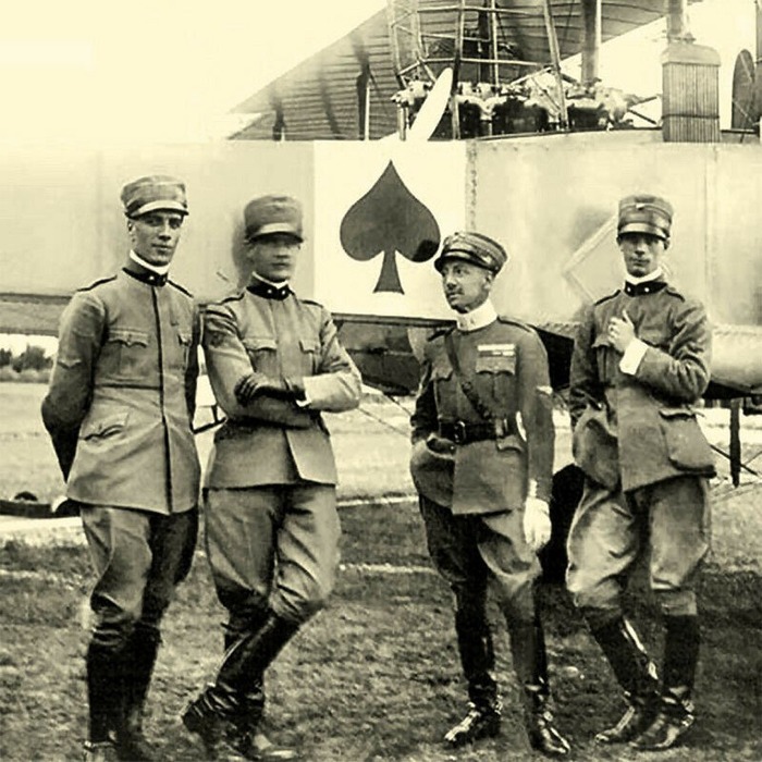 Первая мировая война стала плацдармом для рождения легенды о силе пиковой масти. /Фото: fishki.net
