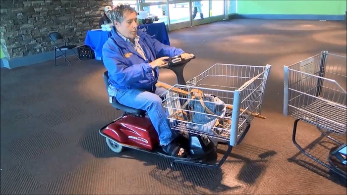В Америке есть тележки, которые выполняют роль транспорта по магазинам. /Фото: youtube.com