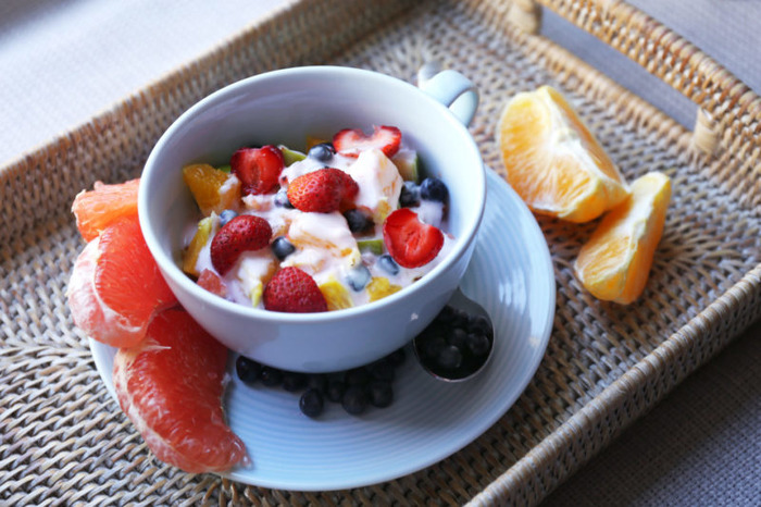 Не все фрукты в йогурте сделают его полезнее. /Фото: the-challenger.ru