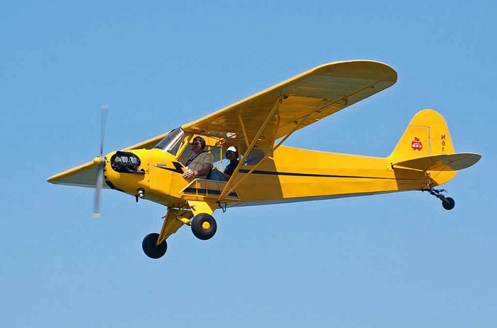 Самолёт Piper J3 Cub, аналогичный изображённому на знаменитом фото. /Фото: in-vendita.it