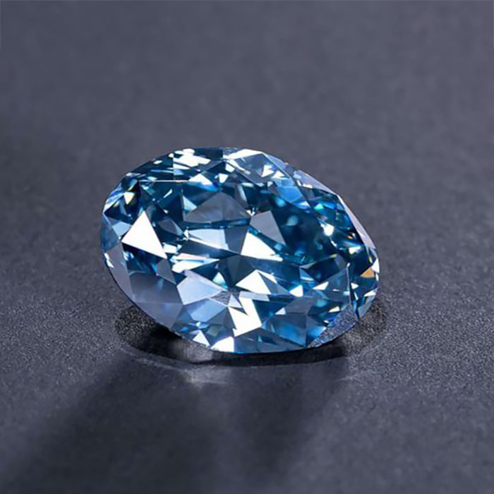 Голубой алмаз практически не отличается от обычного. /Фото: jewellerymag.ru