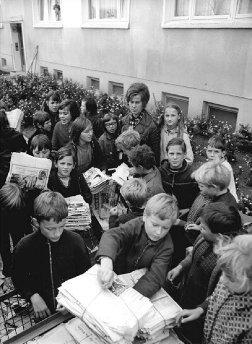 Собирали макулатуру дети повсеместно. /Фото: zelecot.ru