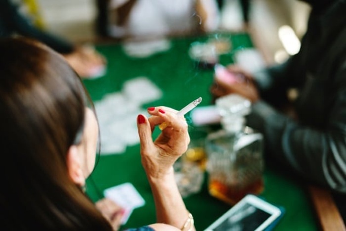 Курение в казино - настоящая катастрофа для лёгких десятков людей. /Фото: listverse.com