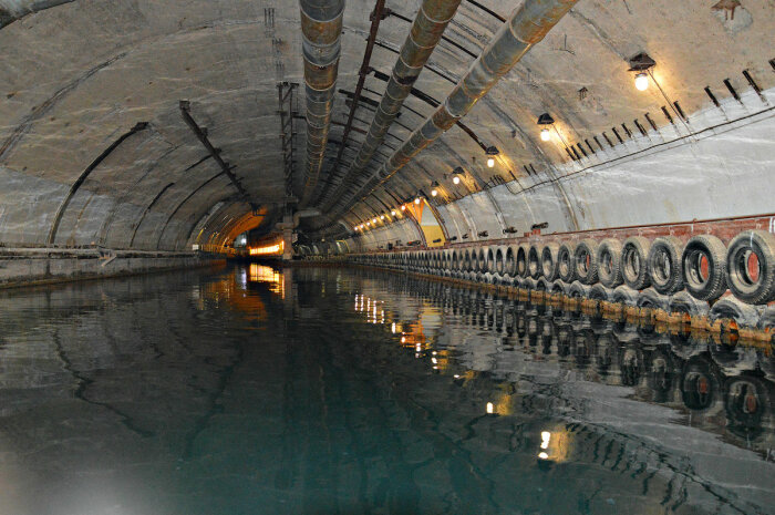 Грандиозная база подводных лодок. /Фото: fotokto.ru