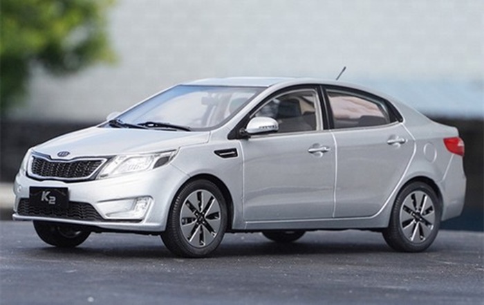 На некоторых АЗС можно купить модельку машины.