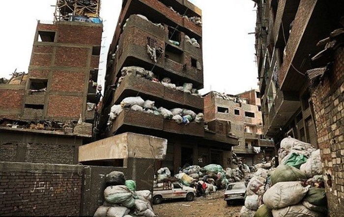 Мусорный город рядом с Каиром. /Фото: reddit.com