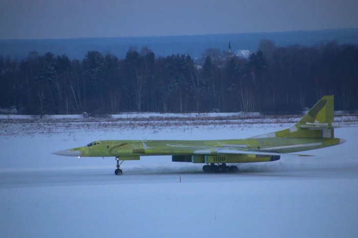 Построенный с нуля Ту-160М2 на аэродроме КАЗ 12 января 2022 года. /Фото: vedomosti.ru