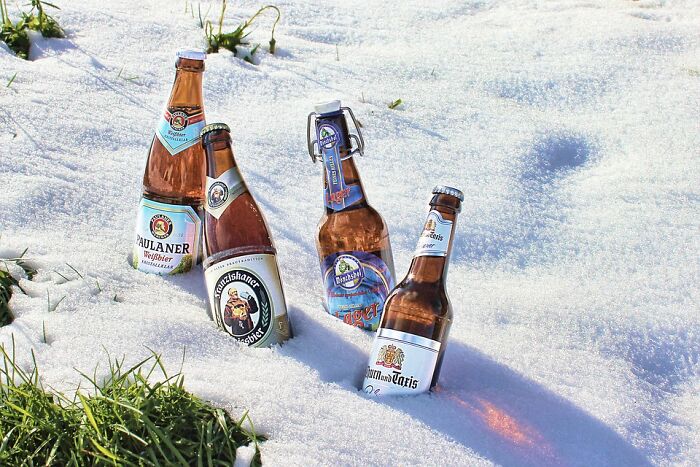 Пиво в снегу - нормальная практика для Швеции. /Фото: fullpicture.ru