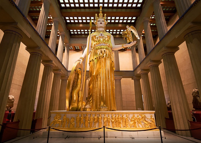 Реконструкция статуи Афины Парфенона. /Фото: poznamka.ru