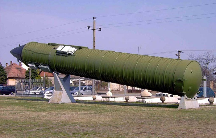 Для такой огромной ракеты и грузовик для перевозки должен был быть соответствующий. /Фото: missilery.info