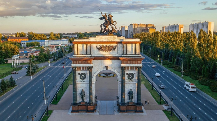 Курская триумфальная арка. /Фото: fullpicture.ru