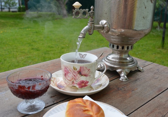 В СССР чай тоже пили из самоваров, только электрических. /Фото: blogspot.com