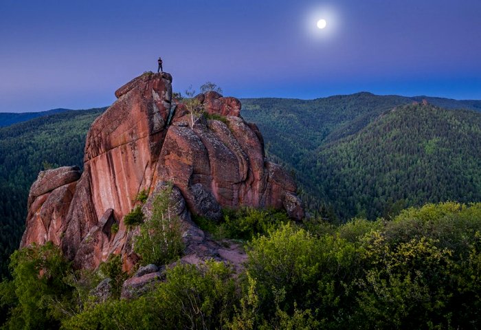 Когда-то эти величественные скалы были частью огромного монолита. /Фото: gornovosti.ru