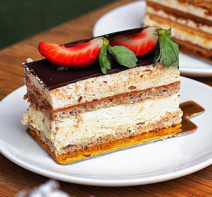 Торт «Птичье молоко» - следующий этап в экспериментах советских кондитеров.