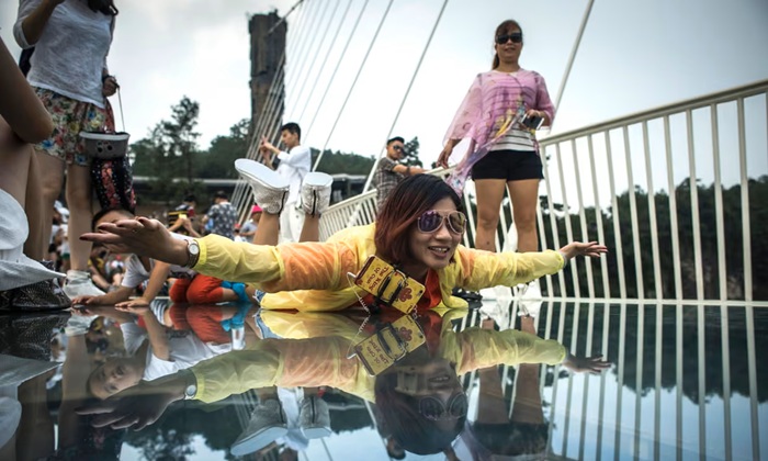 Впервые визитные карточки экстремального туризма в КНР закрывали ещё 6 лет назад. Впервые визитные карточки экстремального туризма в КНР закрывали ещё 6 лет назад.