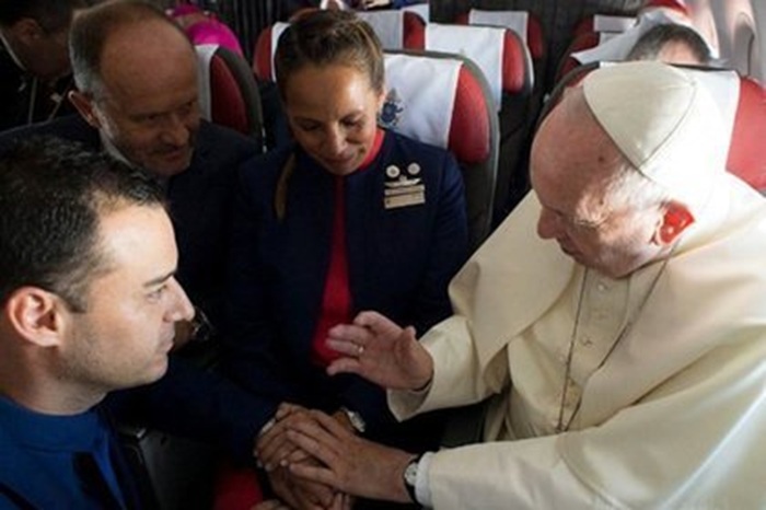 Один пассажир на весь самолёт и ещё 6 курьёзных эпизодов в гражданской авиации последних лет когда, прямо, пассажиров, просто, экипажа, случился, рейсе, пришлось, несколько, итоге, самолёт, названии, пассажирах, пиццу, «Cathay, время, пассажир, пиццей, потому, пилот