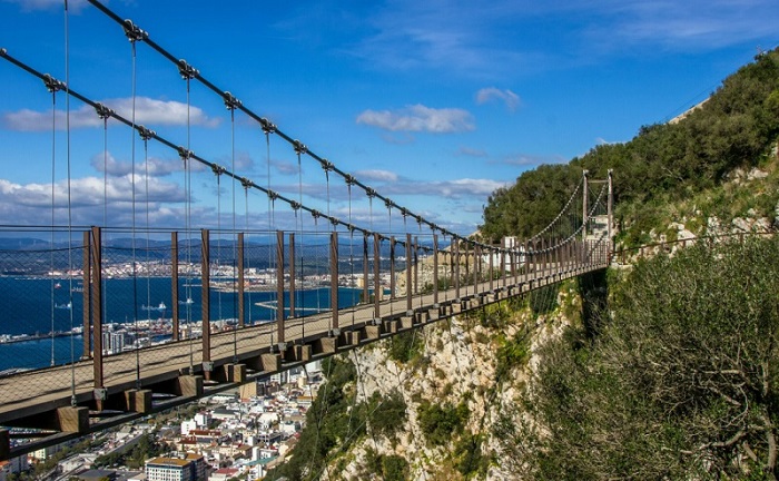 Подвесная достопримечательность Гибралтара. /Фото: guide-tours.ru