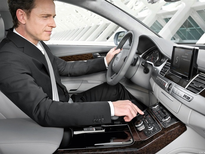 Водитель - это, по сути, любой, кто умеет водить.