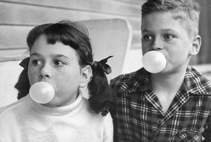 Советские дети боялись глотать жевательные резинки / Фото: anews.com