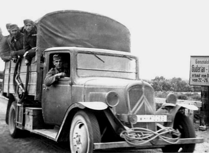 Когда грузовиками Ситроен начинали пользоваться немцы, машины быстро ломались, не выдерживая повышенной нагрузки / Фото: panzerserra.blogspot.com
