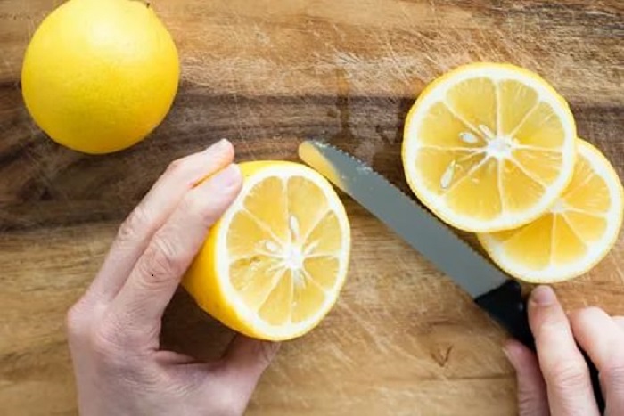 Способ с натиранием подошвы лимоном дает приблизительно тот же результат, что и зубная паста / Фото: sk-resultat.ru