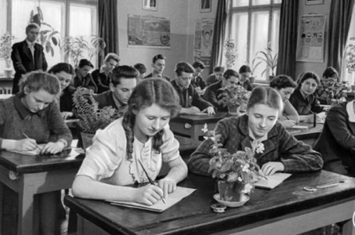 Советская система образования была хорошо продуманной, избежавшей массы реформ, стабильной, без ненужных нововведений / Фото: moskva.bezformata.com