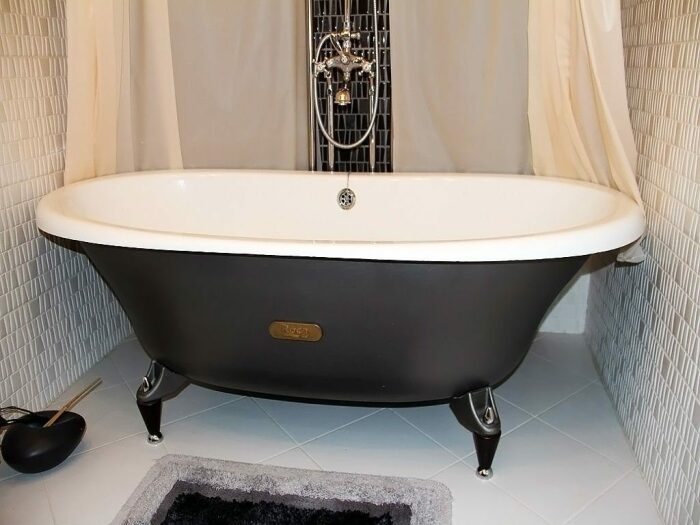 Доводы против чугунной ванны обычно приводятся не очень убедительные / Фото: remontu.com.ua