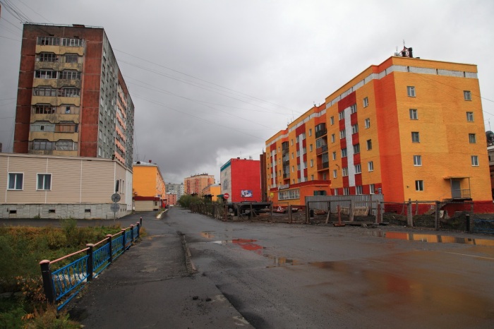 В отличие от Норильска, в соседней Дудинке дома строили с балконами / Фото: doma-bez-balkonov8