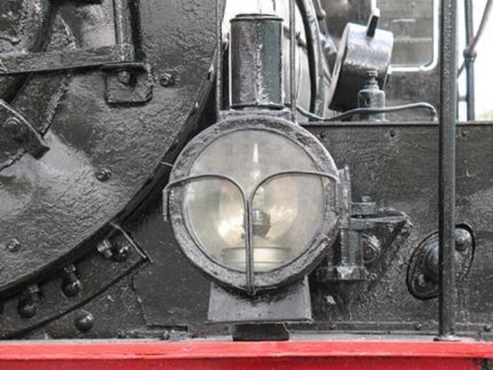 Первые локомотивы оснащались обычными лампами-керосинками / Фото: nevsedoma.com.ua
