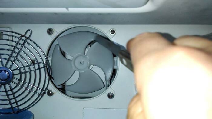 Из-за нестабильности температурного режима смазка в вентиляторе холодильника может высыхать / Фото: kherson-remont.com.ua