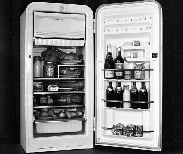 Закрывающийся на ключ холодильник выступал гарантией того, что продукты останутся целыми / Фото: moskva.bt-technika.ru