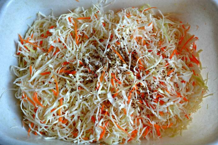 Добавляем предварительно натертую морковь и тмин / Фото: 1000.menu