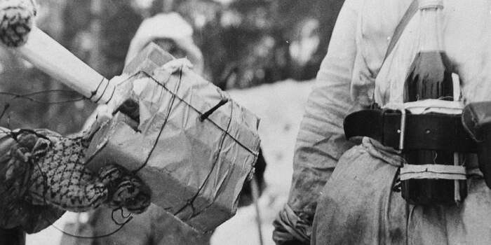 Финны применяли зажигательные смеси в борьбе с советской боевой техникой / Фото: alternathistory.com