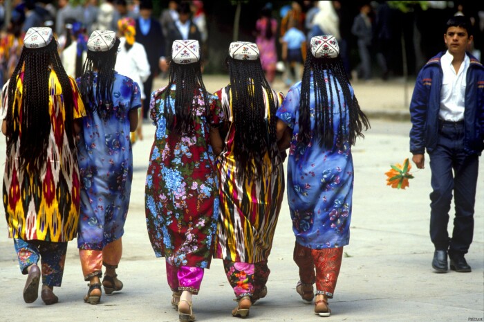 Даже в наше время в Узбекистане к длинным волосам относятся с особым трепетом / Фото: almode.ru