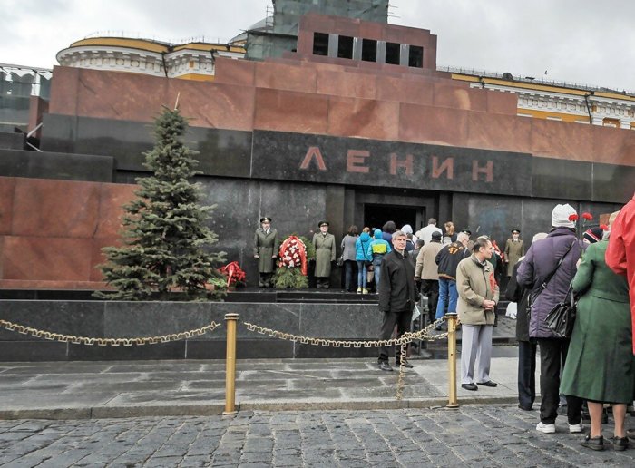 Мавзолей является историческим памятником, куда съезжаются туристы из многих стран / Фото: yandex.ua