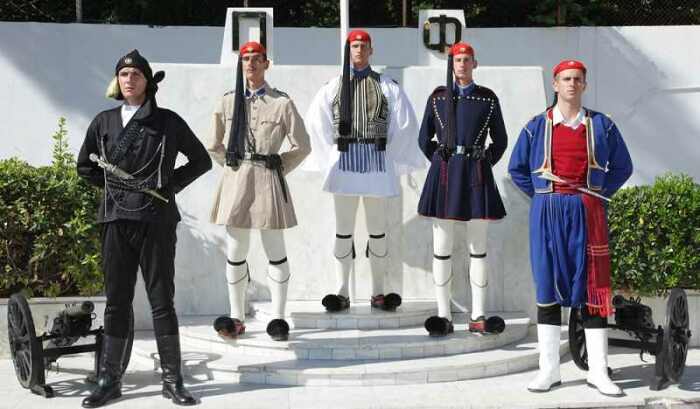 Одежда отличается в зависимости от звания гвардейцев / Фото: subscribe.ru