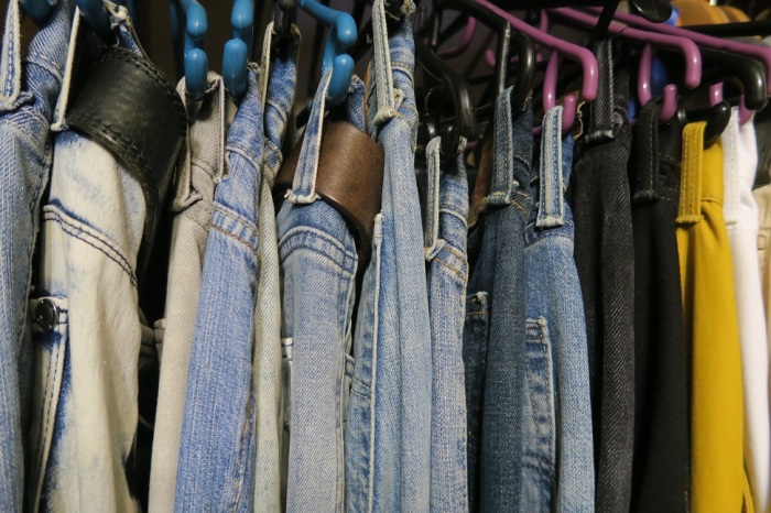 По установленным правилам, завезти джинсы можно было  только в единственном экземпляре / skif-tag.livejournal.com