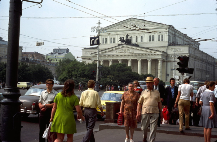 В СССР люди не улыбались прохожим на улице / Фото: yandex.ru