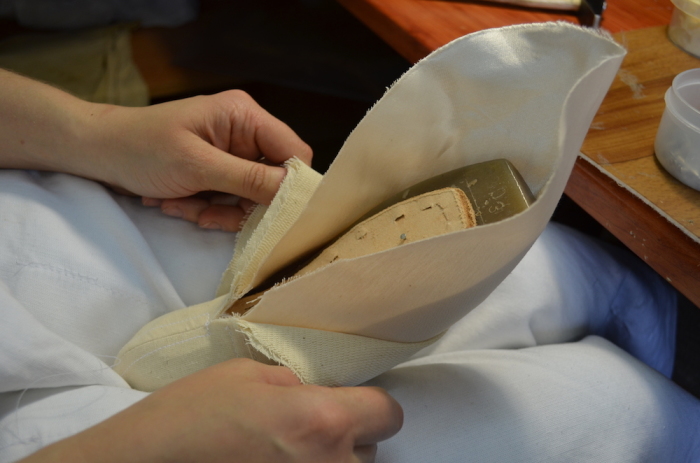 Второй этап - производство мягкой части туфелек / Фото: r-class.ru