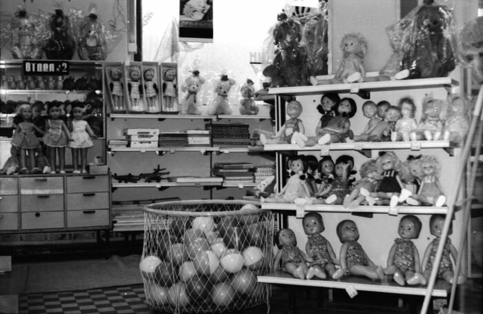 В Детском мире игрушек было много: куклы, мягкие игрушки, машинки, конструкторы, пирамидки и прочее / Фото: fishki.net